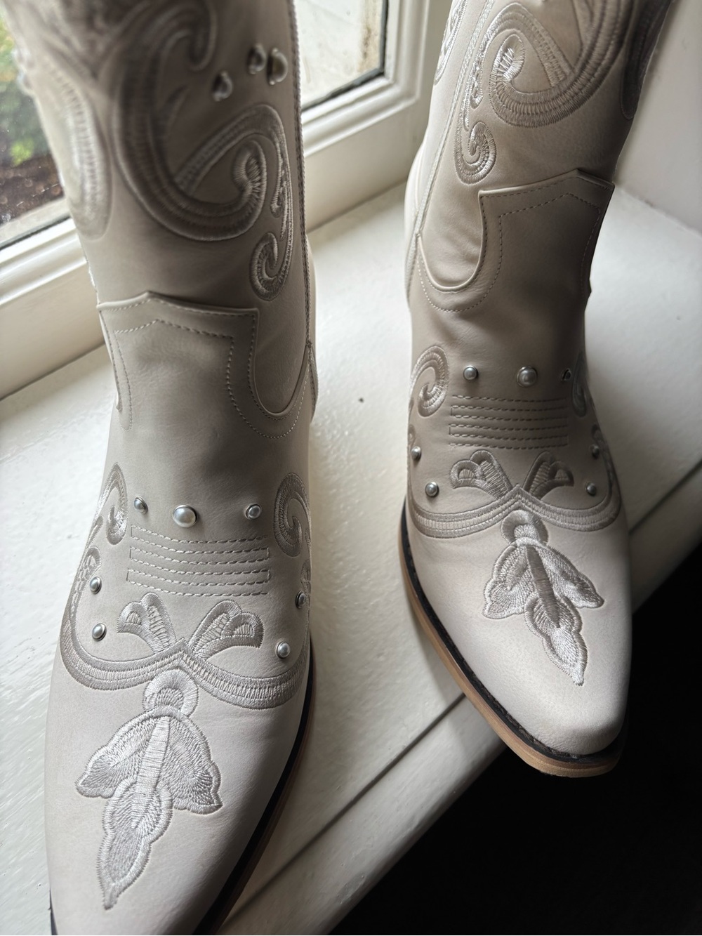 Ivory Pearl and Embroidered Western Knee-High Boots - Picture 9 of 11